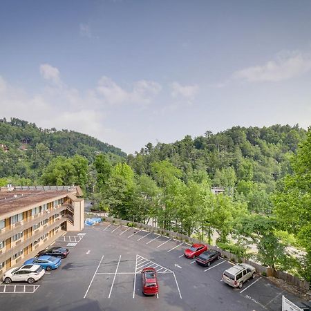 Stylish Gatlinburg Condo With Pool Walk Downtown! Exterior foto